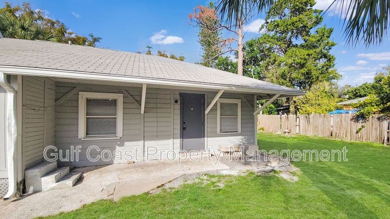 Bradenton House: 2127 13th Street West