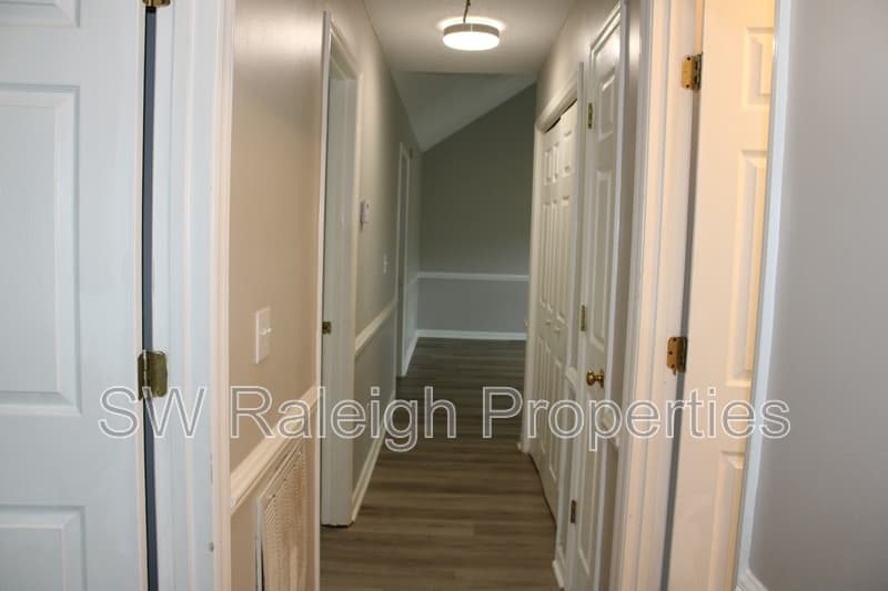 Fuquay-Varina House: 1400 Squire Ridge Drive