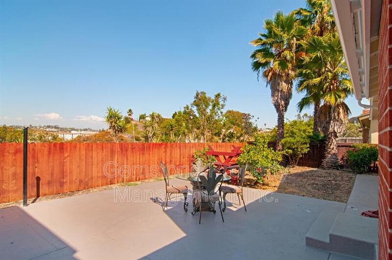San Diego House: 5385 Brockbank Pl