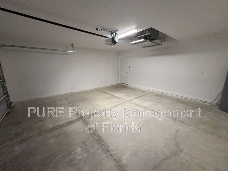 Ocala House: 11165 NW 7th Street