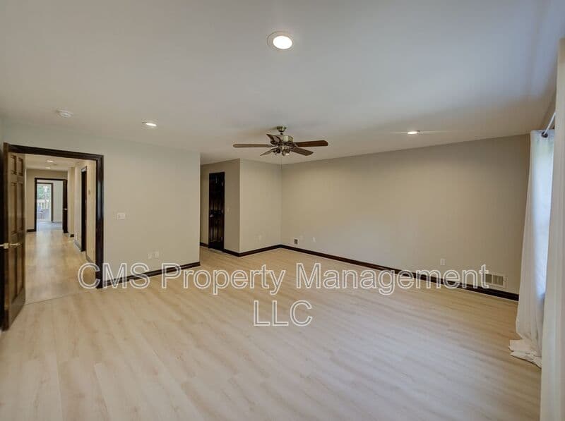 Morganville House: 17 Bauers Ln