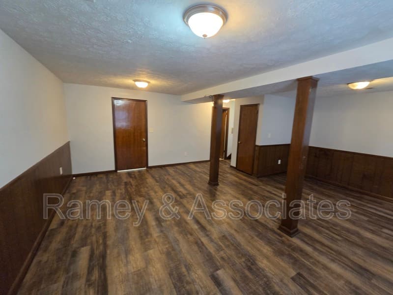 Louisville House: 7310 Grannel Road