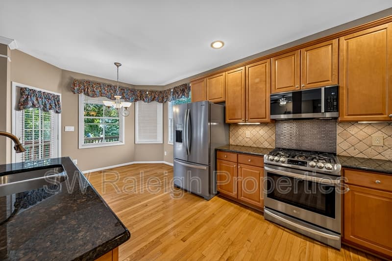 Apex House: 1412 Willow Leaf Way