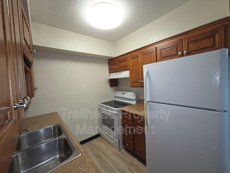 Independence House: 1301 E Frederick St