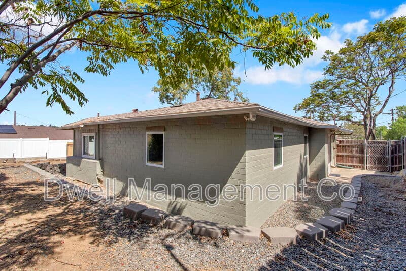 Spring Valley House: 9105 Rosedale Dr