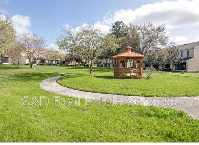 Brandon Townhome: 2308 Lake Woodberry Cir