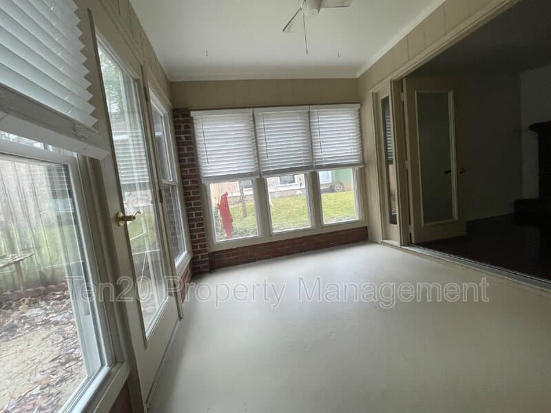 Columbus House: 113 Maplebrook Ct