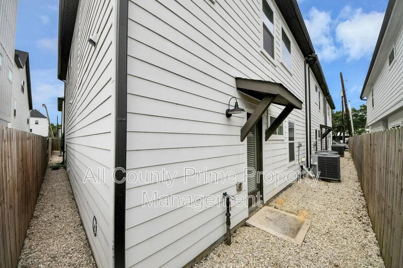 Houston House: 6715 Allegheny Street