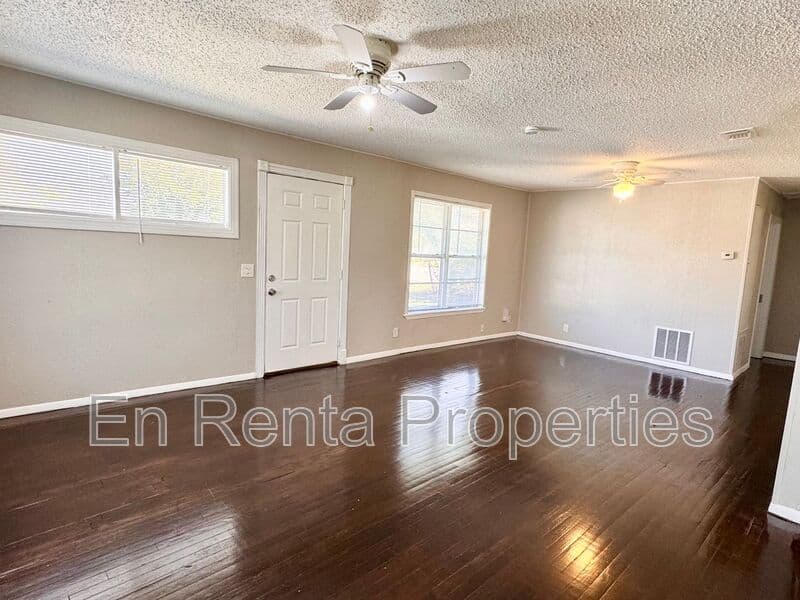 Fort Worth House: 6037 Graham St.