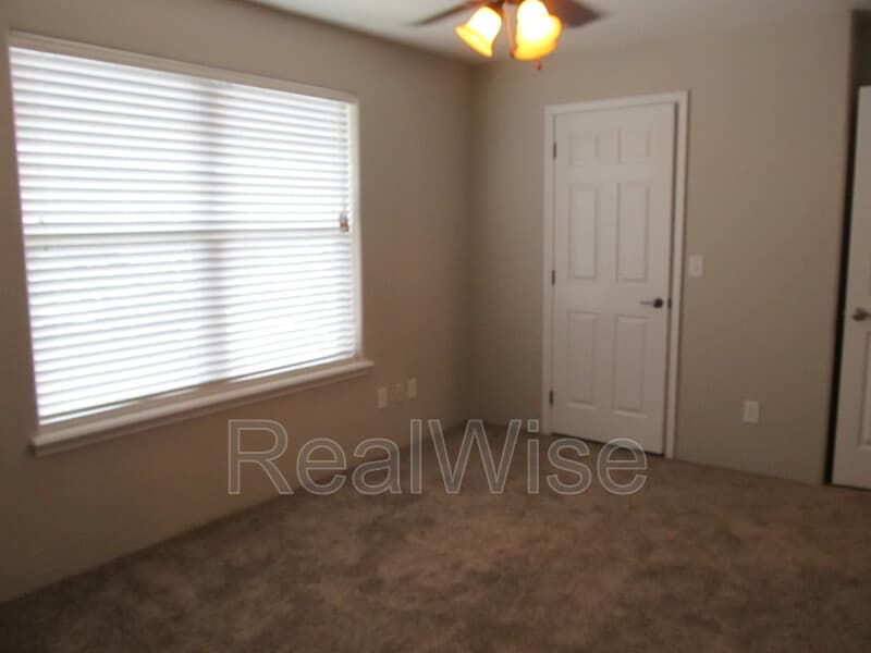 Medford House: 3015 Merriman