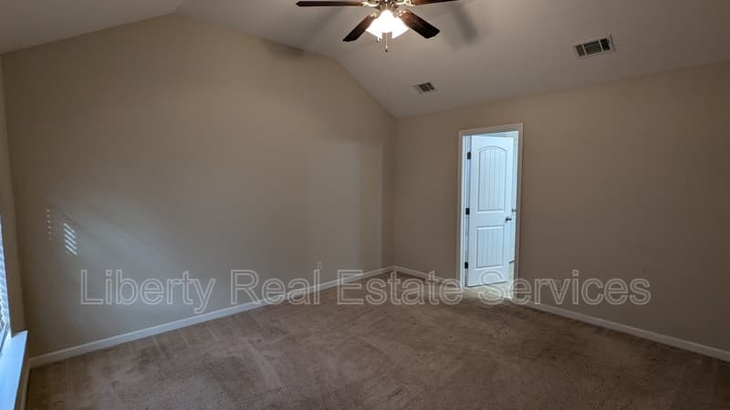 Hinesville House: 1318 Evergreen Trl
