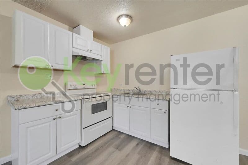 Sacramento House: 1071 Santiago Ave