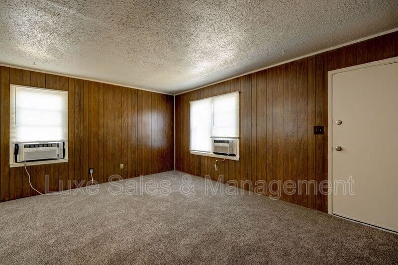 Warr Acres House: 5605 N. Donald Ave.