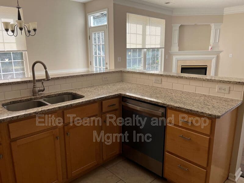 Charlotte House: 14011 Millers Creek Lane