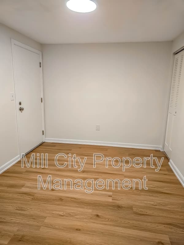 Manchester Condo: 80L English Village Road