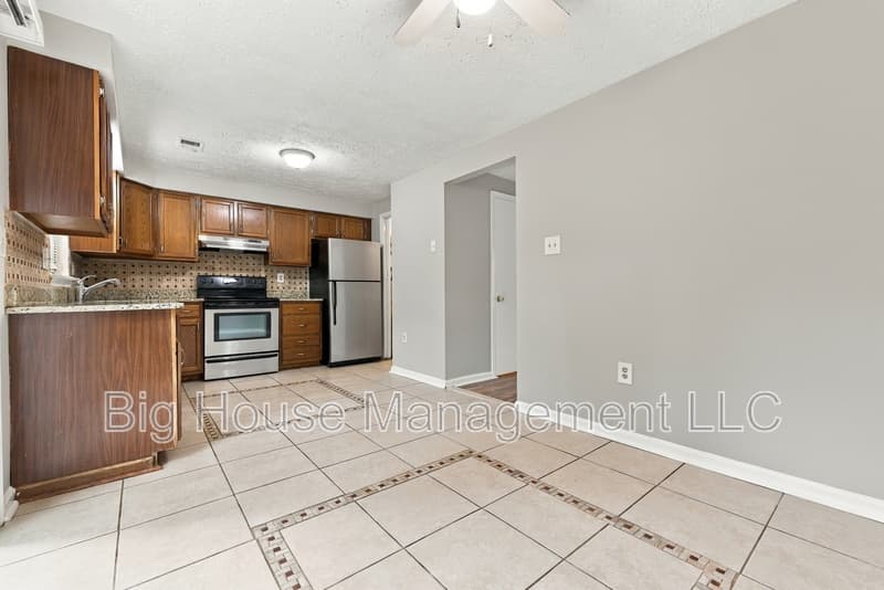 Waldorf Townhome: 1554 Pin Oak Dr