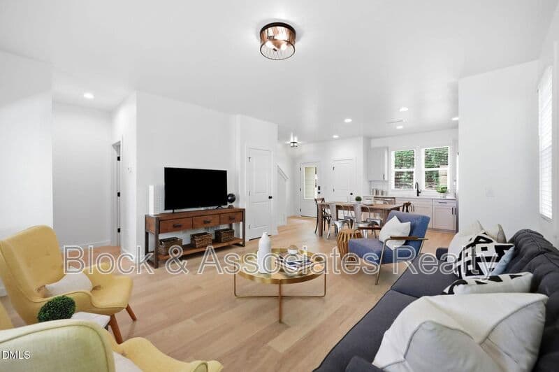 Raleigh House: 2815-101 Wilcox Place