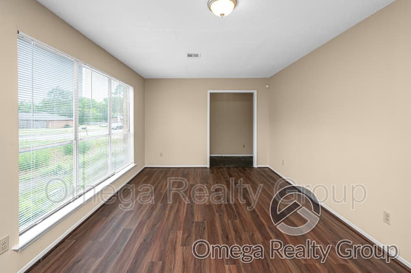 Montgomery House: 4078 Strathmore Dr