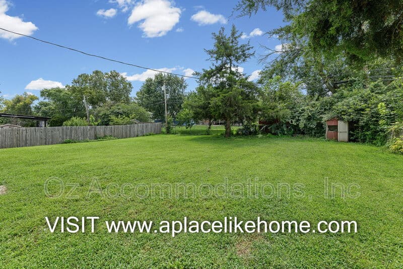 Olathe House: 1105 W Elm Ter