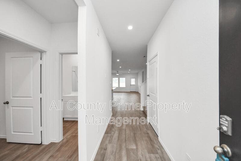Fulshear House: 31303 Heddington Ln