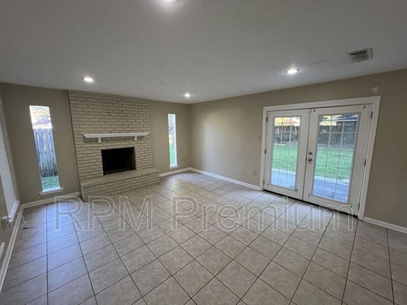Baton Rouge House: 3280 Crestaire Dr