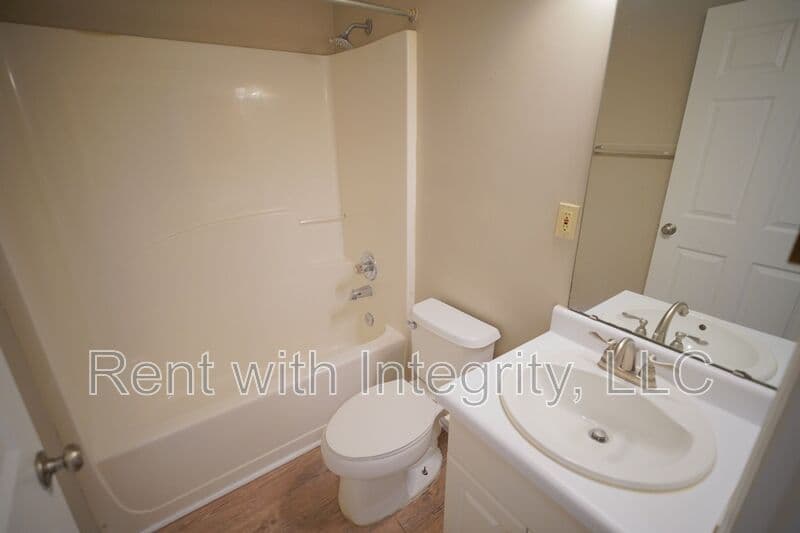 Tallahassee House: 2414 Manzanita Court