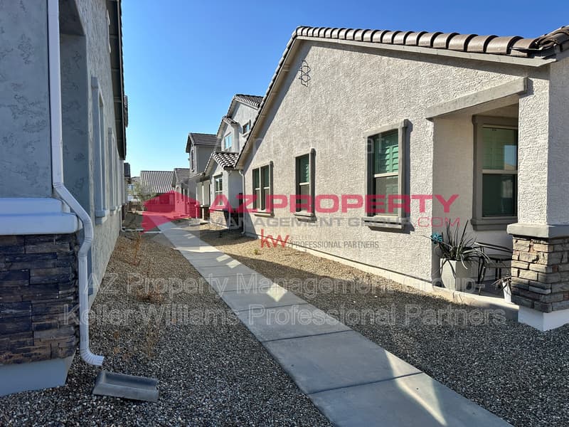 Surprise House: 14139 W Buckskin Trl