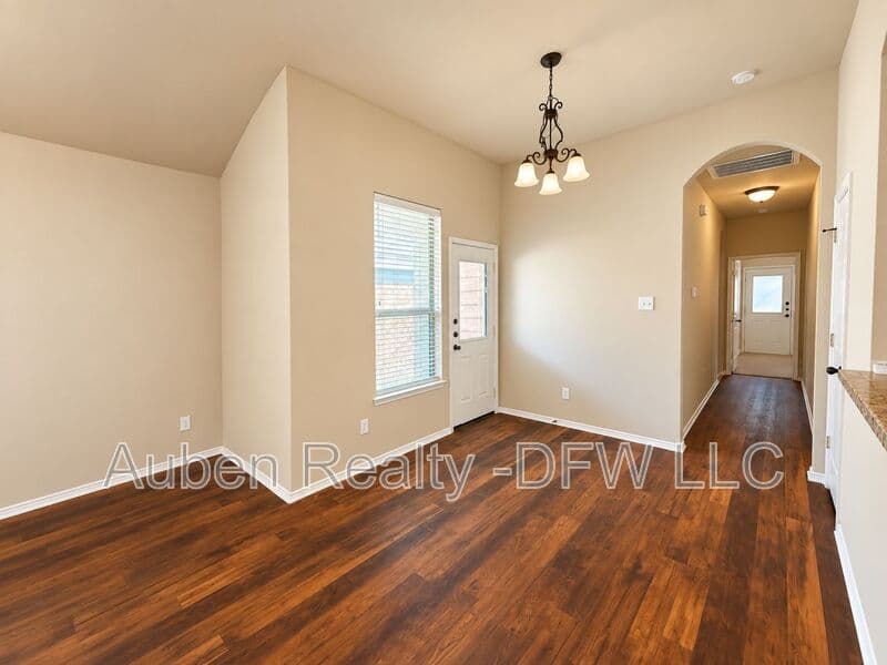 Mansfield House: 1426 Ravenwood Drive