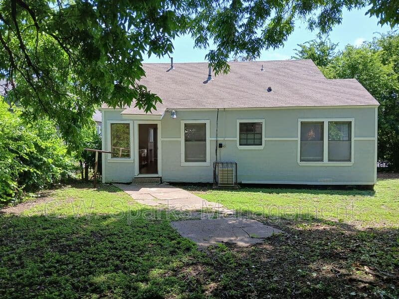 Dallas House: 435 Avenue G