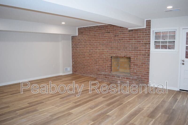 Alexandria House: 1013 N Vail St