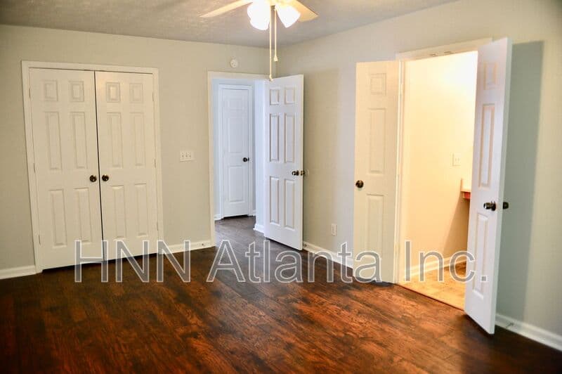 Ellenwood House: 4256 Viewpoint LN.