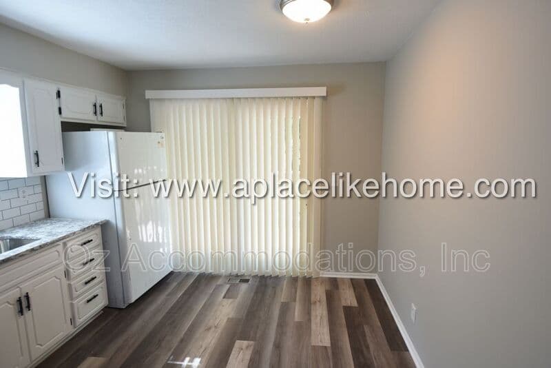 Olathe House: 14120 S Raintree Dr