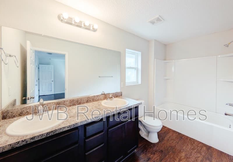 Jacksonville House: 2801 Myrtis Rd
