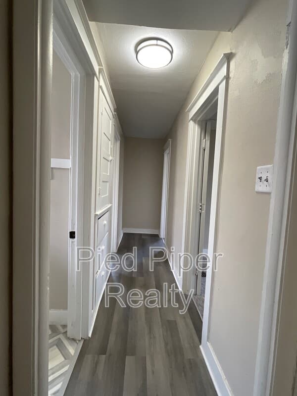 Freeport House: 1254 S Chicago Ave