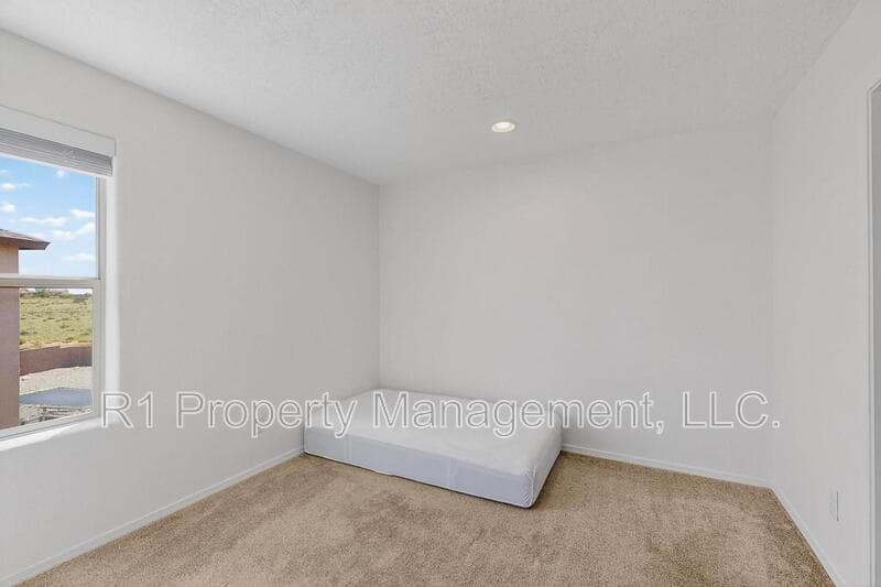 Rio Rancho House: 108 Hue Street
