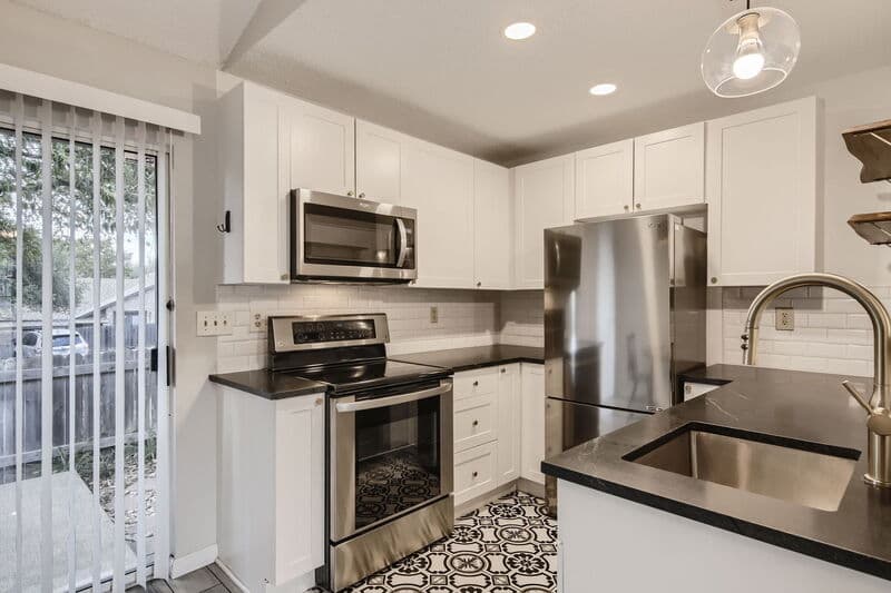Austin Condo: 1015 E Yager Ln