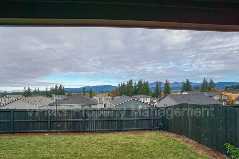 Washougal House: 359 W Koa St