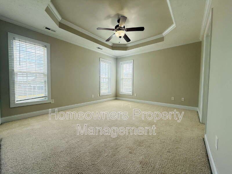 Hope Mills House: 5802 Kessinger Ct