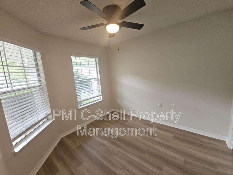 Pensacola House: 111 Wildflower Ln