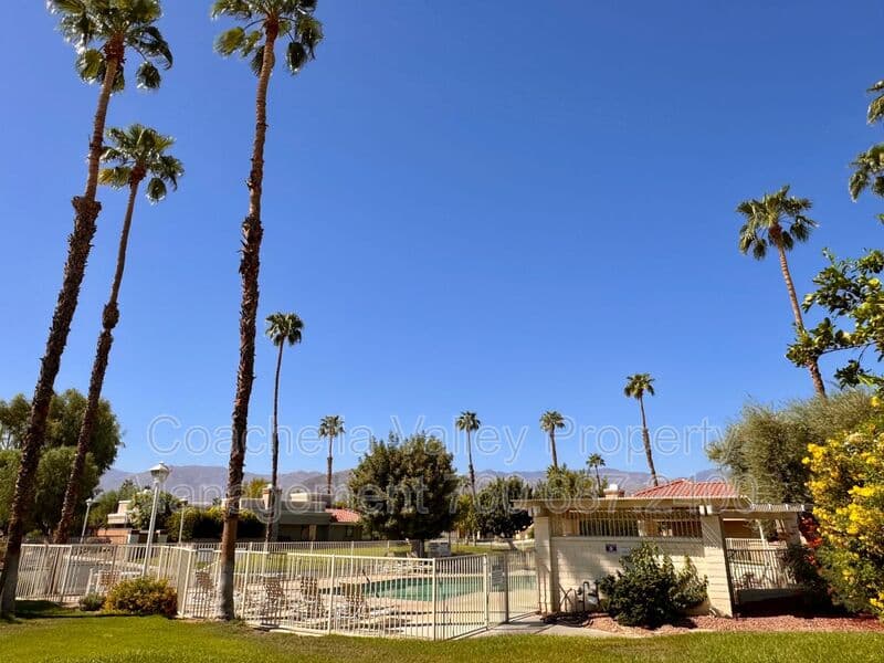 Palm Desert Condo: 41595 Navarre Ct