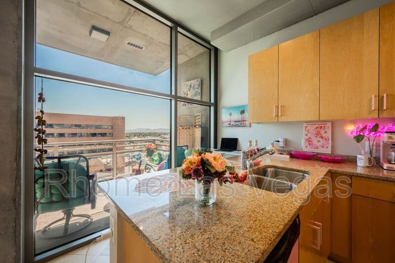 Las Vegas Condo: 353 E Bonneville Ave