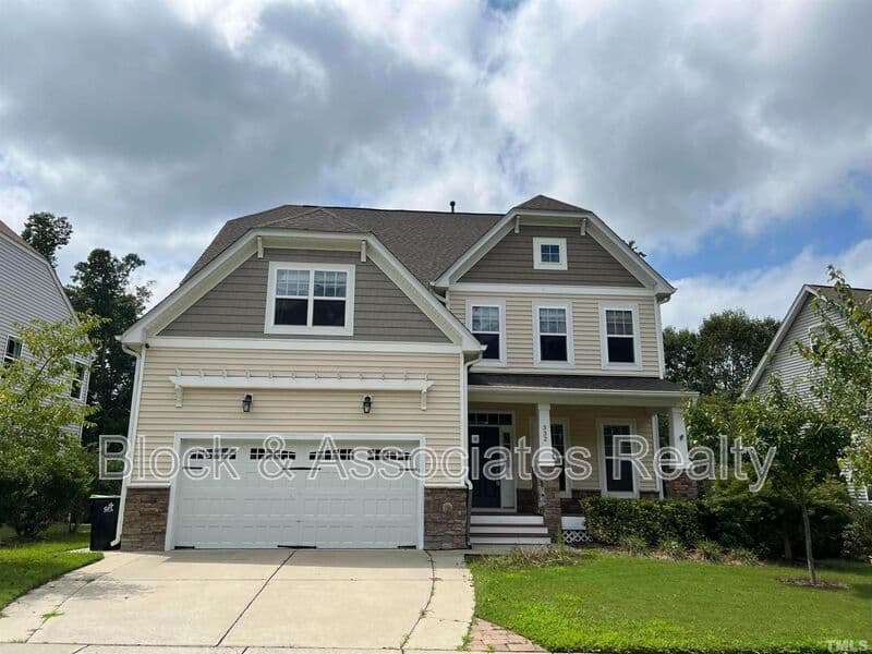 Holly Springs House: 332 Covenant Rock Lane