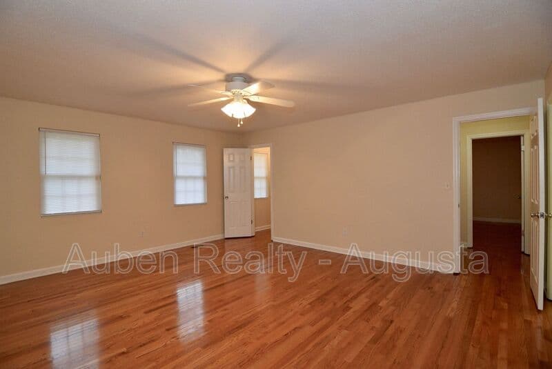 Evans House: 490 Pheasant Run Drive