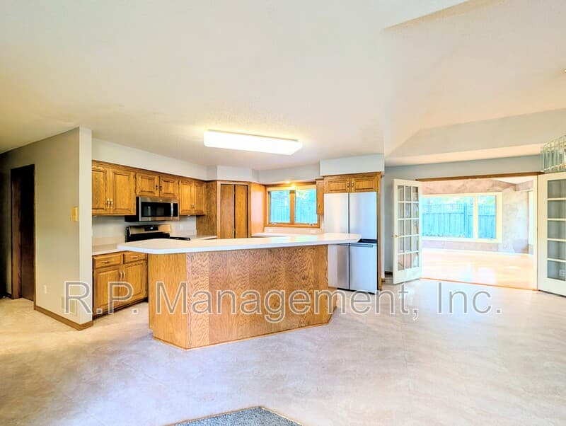 Minnetonka House: 4626 Linnea Ln