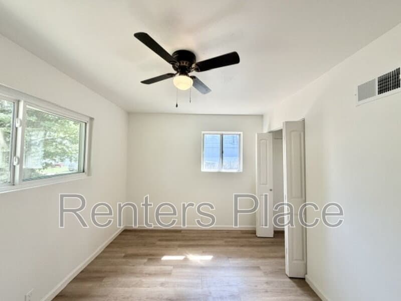 Sapulpa House: 2214 S Poplar St