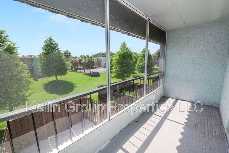 Tampa Townhome: 2862 Somerset Park Dr