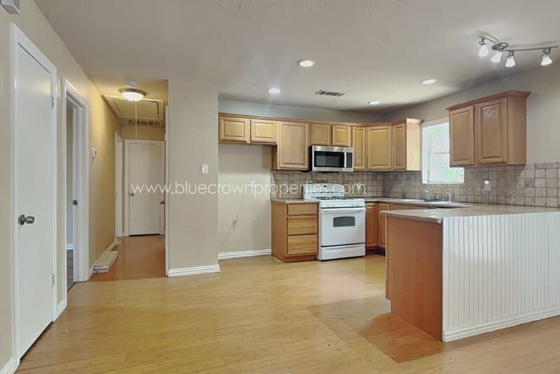Euless House: 805 Aransas Drive