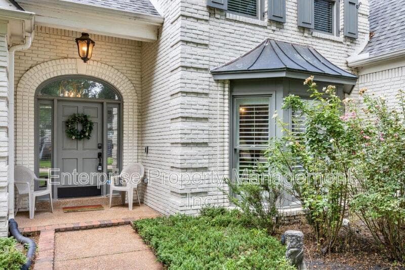 Collierville House: 10290 Shrewsbury Run Way