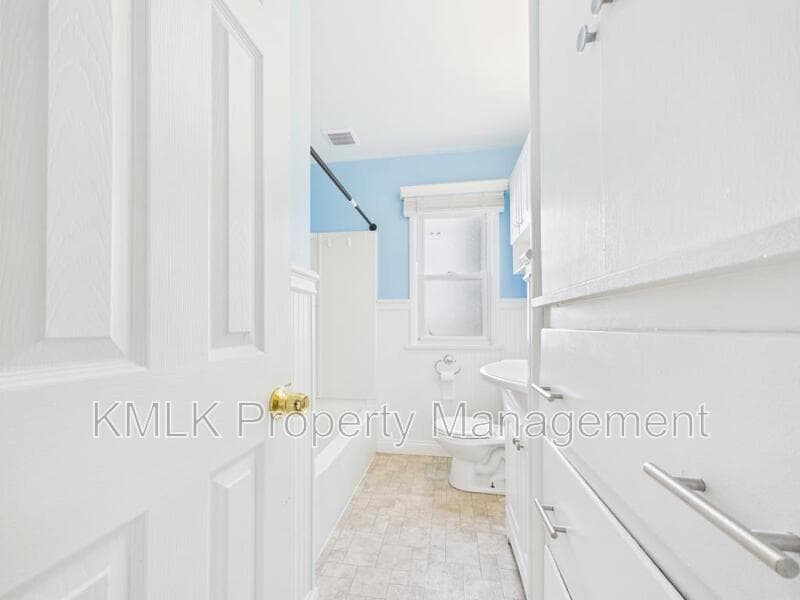 Akron House: 1263 Atwood Ave
