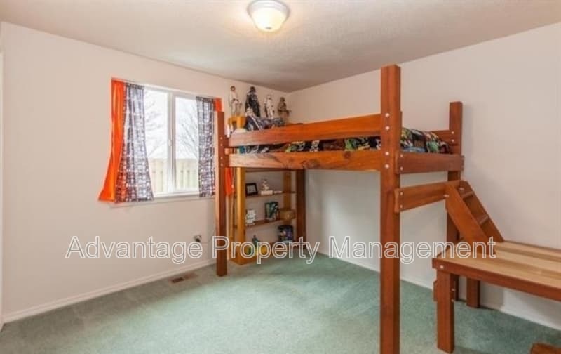 Albany House: 3122 30th SE